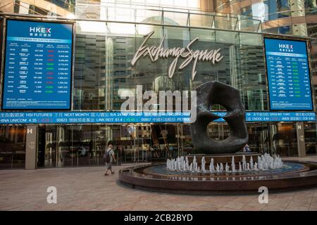 Hong Kong, Hong Kong. 8 agosto 2020. Le azioni Tencent si sono ridotte dopo l'ordine esecutivo di Donald Trump contro Tic TOC e WeChat alla HKEX The Hong Kong Stock Exchange presso l'edificio Exchange Square., a Hong Kong Hong Kong, S.A.R., 08 agosto 2020. (Foto di Simon Jankowski/Sipa USA) Credit: Sipa USA/Alamy Live News Foto Stock