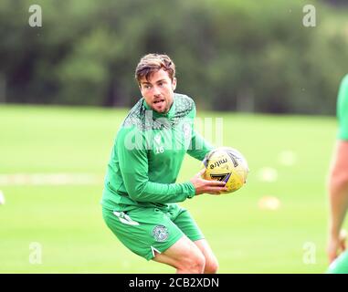 Tranent, Ormiston, East Lothian.Scotland. Regno Unito 10 agosto 20. Sessione di allenamento di Hibernian Lewis Stevenson per SPL match vs Dundee Utd Credit: eric mccowat/Alamy Live News Foto Stock