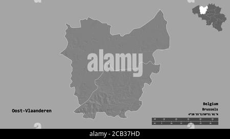 Forma di Oost-Vlaanderen, provincia del Belgio, con la sua capitale isolata su solido sfondo. Scala della distanza, anteprima della regione ed etichette. bilivello eleva Foto Stock