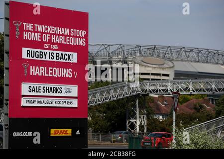 Londra, Regno Unito. 10 agosto 2020 il Twickenham Stoop, casa di Harlequins RFC, si prepara ad ospitare sale Sharks il 14/08/2020, nella prima premiership Rugby appuntamento da disputare dopo il blocco a causa della pandemia di Covid-19. Stadio di Twickenham sullo sfondo. Andrew Fosker / Alamy Live News Foto Stock