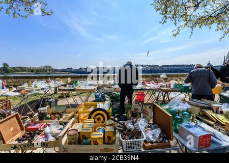 Francia, Loir et Cher, Valle della Loira Patrimonio Mondiale dell'UNESCO, Blois, mercato delle pulci sulla Promenade du Mail // Francia, Loir-et-Cher (41), Val d Foto Stock