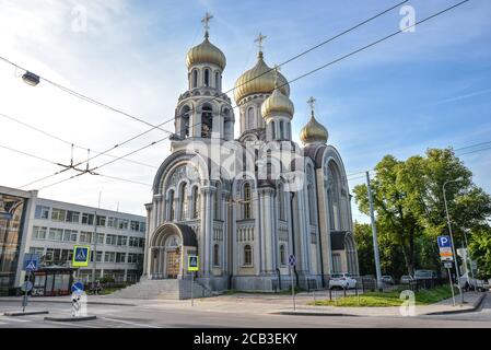 Vilnius, Lituania - 13 agosto 2017: La Chiesa ortodossa di San Michele e di San Costantino è una chiesa ortodossa russa nel centro storico di Vilnius, lituano Foto Stock