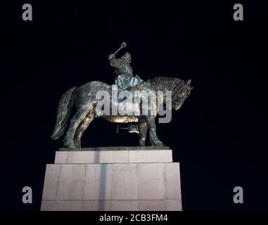 Monumento nazionale sulla collina di Vitkov, Zizkov, Praga, Repubblica Ceca / Czechia - statua equestre di Jan Zizka, leggenda e famoso eroe delle guerre crociate. Foto Stock