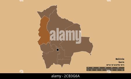 Forma desaturata della Bolivia con la sua capitale, la principale divisione regionale e l'area separata la Paz. Etichette. Composizione di texture con motivi. 3D ren Foto Stock