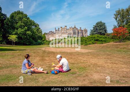 Brighton UK, 10 agosto 2020: Tempo favoloso nei giardini Sheffield Park, riaperti dal National Trust, nel Sussex orientale, dove le visite devono essere prenotate in anticipo e programmate. Credit: Andrew Hasson/Alamy Live News Foto Stock