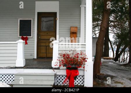 Balcone con toboggan e lavagna a muro traduzione: Buon Natale e un felice anno nuovo Foto Stock
