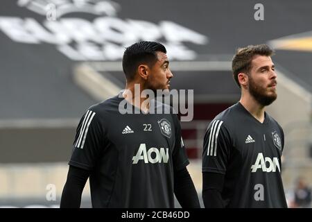 Colonia, Germania. 10 agosto 2020. Calcio: Europa League, Manchester United - FC Copenhagen, Final-Eight, quarti di finale al Rhein-Energie-Stadium. I guardiani di Manchester Sergio Romero (l) e David de Gea si riscaldano. Credit: Federico Gambarini/dpa/Alamy Live News Foto Stock