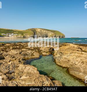 Mattina presto sulla spiaggia di Portreath con bassa marea - Portreath, Cornovaglia nord, Regno Unito. Foto Stock