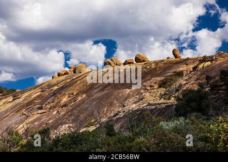 Colline di Matobo, spettacolari formazioni rocciose naturali, arte rupestre, Matobo National Park, sobborghi di Bulawayo, Matabeleland Sud, Zimbabwe, Africa Foto Stock