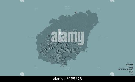 Area di Hainan, provincia della Cina, isolata su uno sfondo solido in un rettangolo di selezione georeferenziato. Etichette. Mappa di elevazione colorata. Rendering 3D Foto Stock