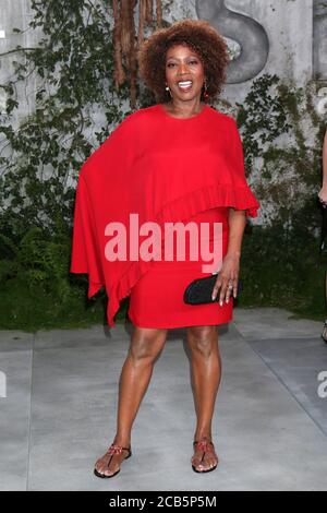 LOS ANGELES - OTT 21: Alfre Woodard alla Apple TV + 'See' Premiere Screening al Village Theatre il 21 ottobre 2019 a Westwood, CA Foto Stock