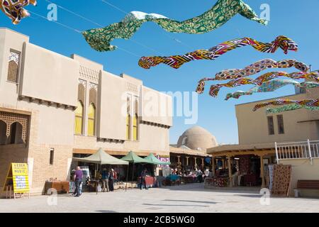 Bukhara, Uzbekistan - Via nel centro storico di Bukhara a Bukhara, Uzbekistan. La città vecchia di Bukhara è patrimonio dell'umanità dell'UNESCO. Foto Stock
