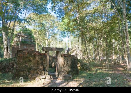 Kampong Thom, Cambogia - Sambor Prei Kuk a Kampong Thom, Cambogia. Fa parte della zona dei Templi di Sambor Prei Kuk, Patrimonio dell'Umanità. Foto Stock