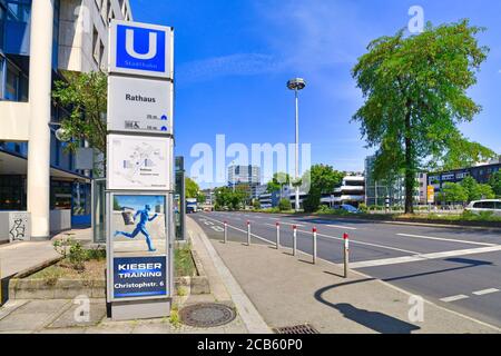 Stoccarda, Germania - luglio 2020: Stazione 'Rathaus' della metropolitana leggera 'Stuttgart Stadtbahn' Foto Stock