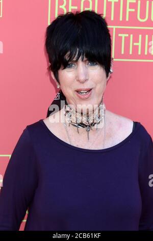 LOS ANGELES - Apr 14: Diane Warren alla serata d'apertura "Tiny Beautiful Things" al Pasadena Playhouse il 14 aprile 2019 a Pasadena, California Foto Stock