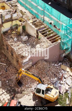 Vista ad alto angolo di un cantiere residenziale di demolizione di edifici. Foto Stock