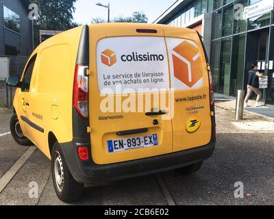 La Poste van, Bron, regione Auvergne-Rodano-Alpi, Francia, Foto Stock