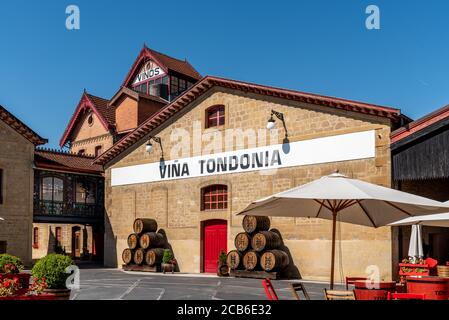 Haro, Spagna - 6 agosto 2020: Cantina Vina Tondonia - Lopez Heredia Foto Stock