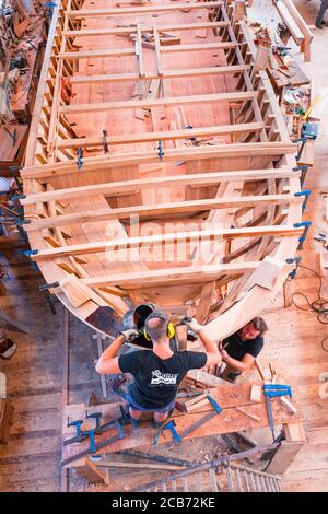 Albaola Itsas Kultur Faktoria museo marittimo e costruttore di navi, Pasaia San Pedro città, Jaizkibel montagna, Costa Basca, provincia di Gipuzkoa, Bas Foto Stock
