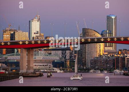 Skyline di Melbourne al tramonto a Victoria Australia Foto Stock