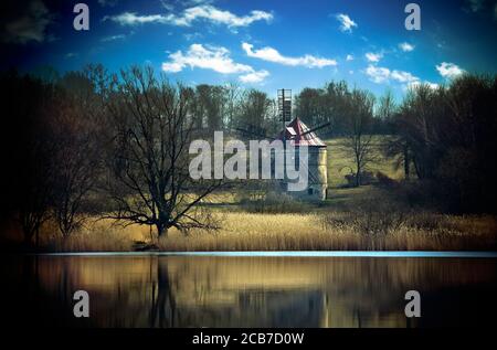 Meraviglioso tramonto alba su mulino a vento paesaggio, foto migliore Foto Stock