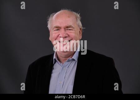 Professore emerito di studi di guerra al King's College London Sir Lawrence Freedman partecipa a una fotocellula durante l'annuale Edinburgh International Prenota Fe Foto Stock