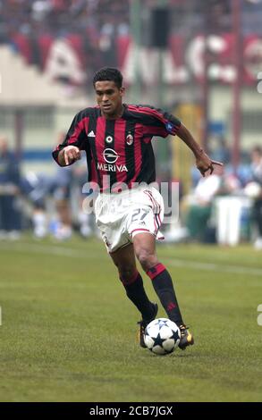 Milano Italia, 28 settembre 2003, Stadio 'G.MEAZZA SAN SIRO', Campionato Serious Football A 2003/2004, AC Milano - US Lecce : Serginho in azione durante la partita Foto Stock