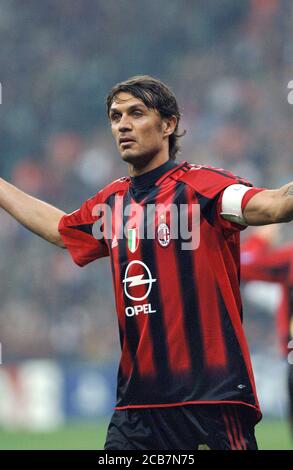 Milano Italia 06 aprile 2005, Stadio 'G.MEAZZA SAN SIRO', campionato di calcio Seria A 2004/2005, AC Milan - FC Inter : Paolo Maldini durante la partita Foto Stock