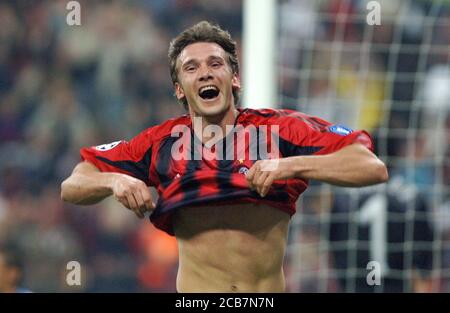 Milano Italia 06 aprile 2005, Stadio 'G.MEAZZA SAN SIRO', campionato di calcio Seria A 2004/2005, AC Milan - FC Inter : Andriy Shevchenko festeggia dopo il traguardo Foto Stock