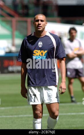 Milano Italia, 08 maggio 2005, Stadio 'G.MEAZZA SAN SIRO', Campionato Serious Football A 2004/2005, AC Milan - FC Juventus : David Trezeguet prima della partita Foto Stock