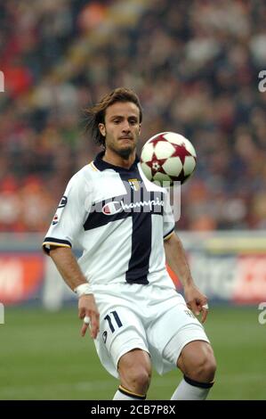 Milano Italia 23 aprile 2004, Stadio 'G.MEAZZA SAN SIRO', campionato di calcio Seria A 2004/2005, AC Milan - PC Parma :Alberto Gilardino in azione durante la partita Foto Stock