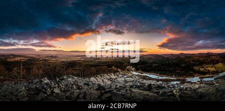 Tramonto alba da montagna collina Klic alle montagne Luzicke, la foto migliore Foto Stock