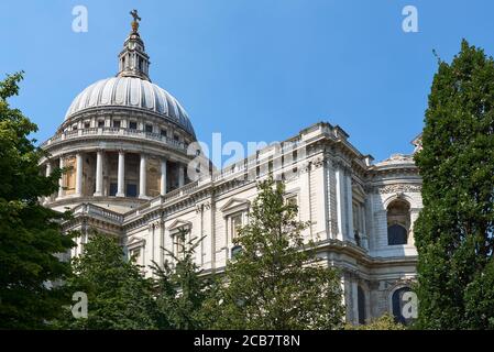 L'esterno della Cattedrale di St Paul's da sud, City of London UK Foto Stock