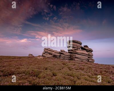 Tramonto mozzafiato su Derwent Edge nel Peak District Foto Stock