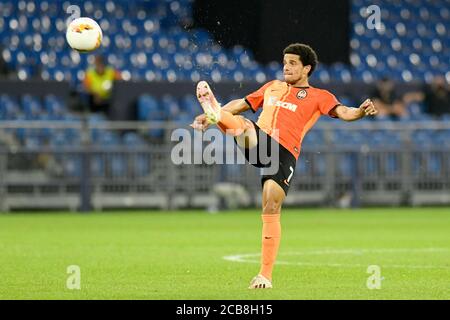 Gelsenkirchen, Germania. 11 Agosto 2020. Calcio, Europa League, Final-Eight, quarto finale: Schachtjor Donezk - FC Basilea all'Arena Verltins. Taison di Donetsk in azione. Credit: Bernd Thissen/dpa/Alamy Live News Foto Stock