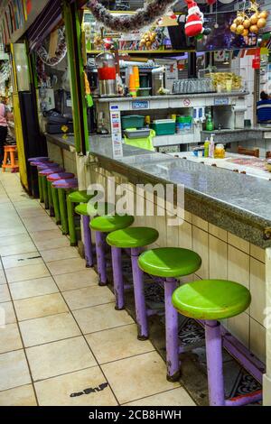 Food Court nella zona centrale del mercato, provincia di San Jose, San Jose, Costa Rica Foto Stock