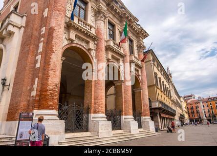 Vicenza, Italia - 12 agosto 2019: il palazzo del Capitaniato, conosciuto anche come loggia del Capitanio in Piazza dei Signori a Vicenza, regione Veneto Foto Stock