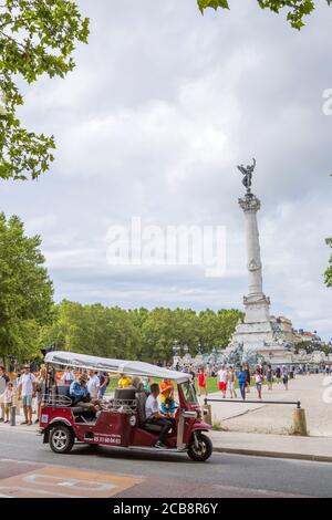 Bordeaux, Francia - 18 agosto 2019: Esplanade des Quinconces, fontain del Monument aux Girondins a Bordeaux. Francia Foto Stock