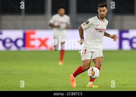 Duisburg, Germania. 11 Agosto 2020. Calcio: Europa League, Wolverhampton Wanderers - FC Sevilla, Final-Eight, quarti di finale alla Schauinsland-Reisen-Arena. Suso di Siviglia guida la palla. Credit: Rolf Vennenbernd/dpa/Alamy Live News Foto Stock