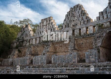 Il Dovecote o Pigeon House Gruppo di rovine nella città Maya di Uxmal in Yucatan, Messico. Città pre-ispanica di Uxmal - un Cente patrimonio dell'umanità dell'UNESCO Foto Stock