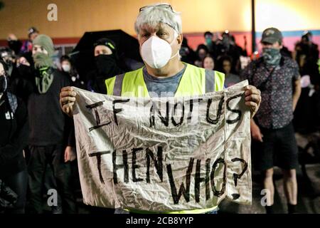 Portland, Stati Uniti. 10 agosto 2020. Le manifestazioni proseguono per il 75° giorno consecutivo a Portland, Oregon, per protestare contro la brutalità della polizia e le disuguaglianze razziali, presso il North Police Precinct, il 10 agosto 2020. (Foto di John Rudoff/Sipa USA) Credit: Sipa USA/Alamy Live News Foto Stock