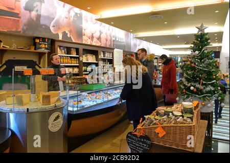 Il negozio Alain Hess cheesemonger, Beaune FR Foto Stock