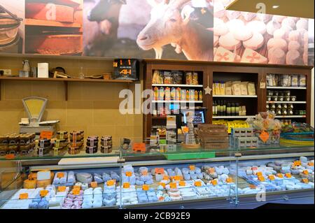 Il negozio Alain Hess cheesemonger, Beaune FR Foto Stock
