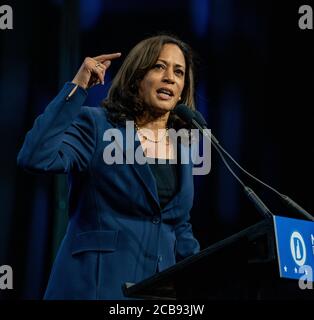 7 settembre 2019, SNHU Arena, Manchester, New Hampshire, USA: Il candidato presidenziale democratico, Senatore Kamala Harris (D-CA), parla alla Convenzione democratica del New Hampshire di Manchester. Credit: Keiko Hiromi/AFLO/Alamy Live News Foto Stock