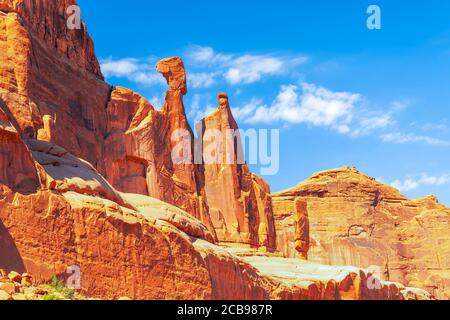 Regina Nefertiti Rock nella sezione Park Avenue. Famoso punto di riferimento classico. Arches National Park. Moab. Utah. STATI UNITI Foto Stock