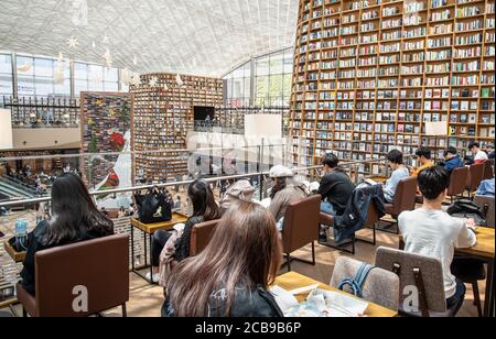 Seoul, Corea del Sud - Maggio 2019: Vista della Biblioteca Starfield nel centro commerciale Starfield COEX. Foto Stock