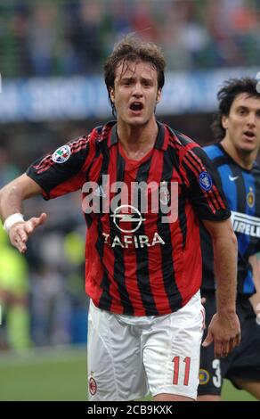 Milano Italia, 14 aprile 2006, Stadio 'SAN SIRO', Campionato Serious Football A 2005/2006, AC Milan - FC Inter: Alberto Gilardino durante la partita Foto Stock