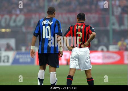 Milano Italia, 14 aprile 2006, Stadio 'SAN SIRO', Campionato Serious Football A 2005/2006, AC Milan - FC Inter: Adriano e Cafu durante la partita Foto Stock