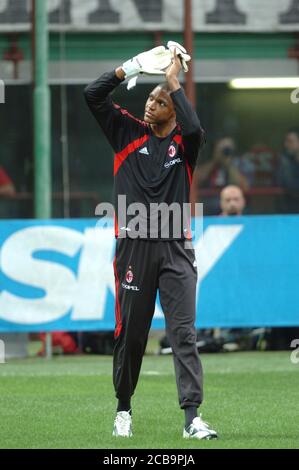 Milano Italia, 14 agosto 2005, Stadio 'SAN SIRO', Trofeo L.Berlusconi 2005 , AC Milan - FC Juventus : Dida prima della partita Foto Stock