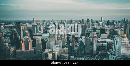 Petchaburi e l'ambasciata centrale vista aerea a Ploenchit, Bangkok, Thailandia Foto Stock